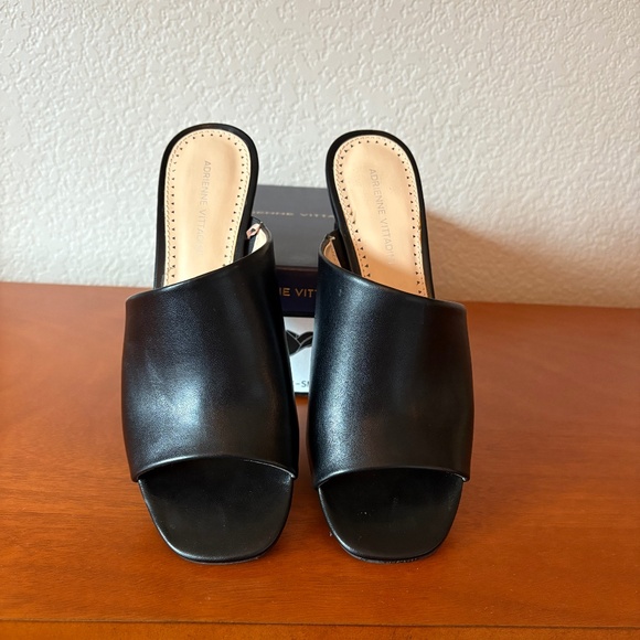 Adrienne Vittadini Adami Black Wedge Sandal, Size 10 - Picture 4 of 10